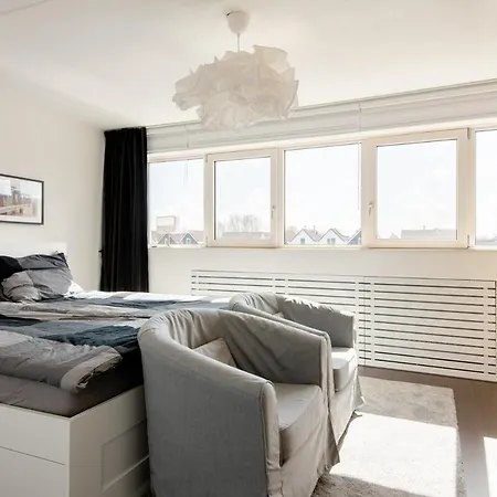Zuhause Am Fuer 6 Personen Mit 4 Schlafzimmern Hébergement de vacances Julianadorp