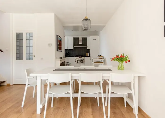 Semesterbostad Zuhause Am Fuer 6 Personen Mit 4 Schlafzimmern *