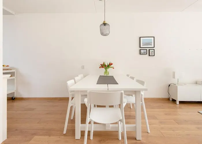 Semesterbostad Zuhause Am Fuer 6 Personen Mit 4 Schlafzimmern *