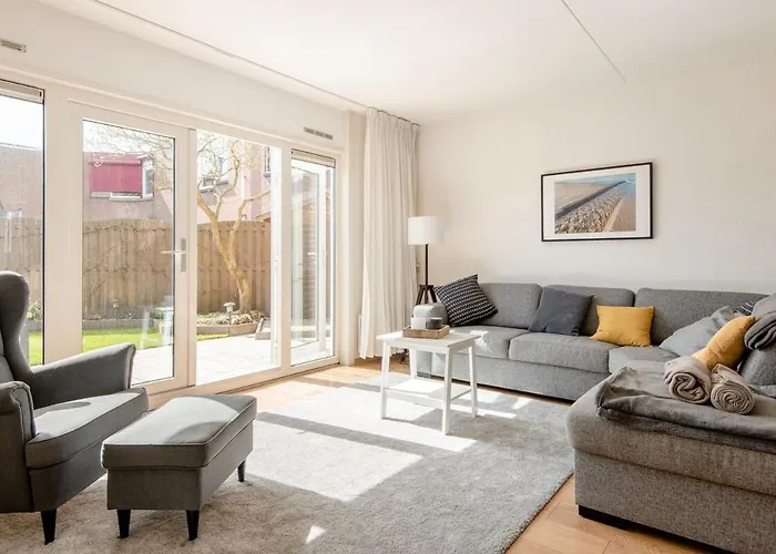 Semesterbostad Zuhause Am Fuer 6 Personen Mit 4 Schlafzimmern *