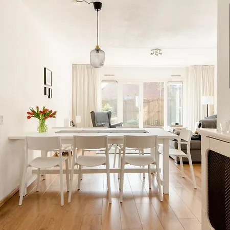 Zuhause Am Fuer 6 Personen Mit 4 Schlafzimmern Holiday home Julianadorp